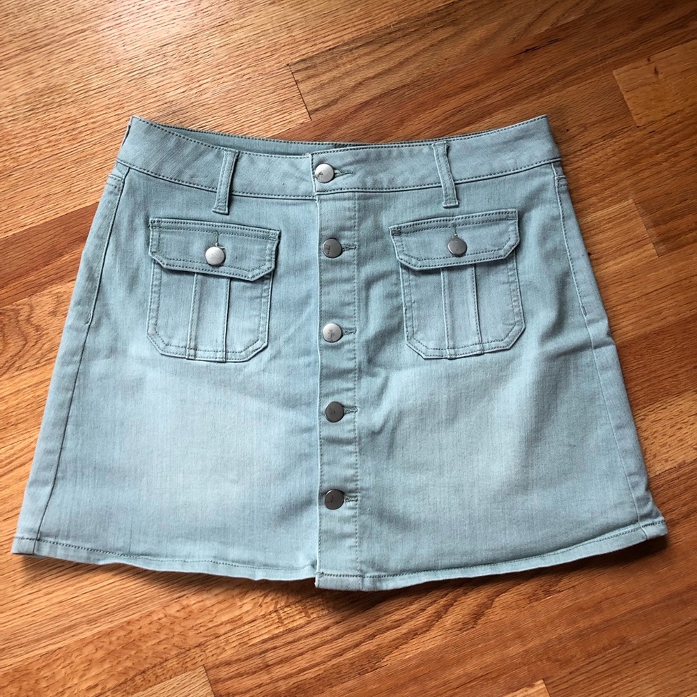 altar’d state mini skirt! (size M, light wash)